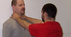How to defend a choke hold Self Defense #selfdefense #selfdefence_tech